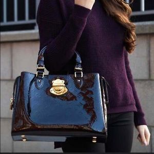 VUITTON
Amarante Monogram Vernis Melrose Ave
